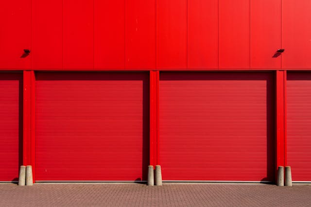 Red-storage-containers